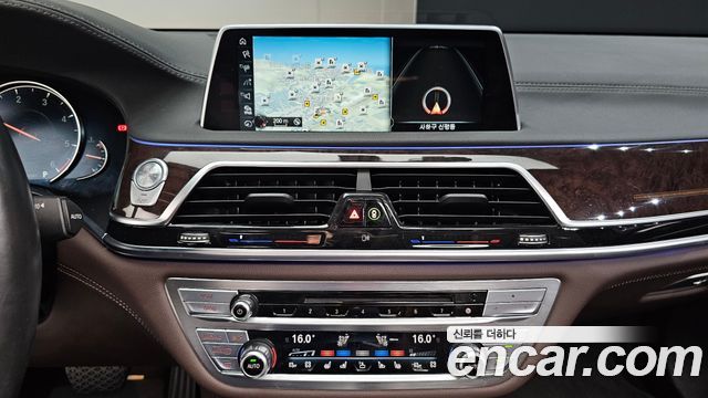 BMW 7-Series 2016 — photo 14