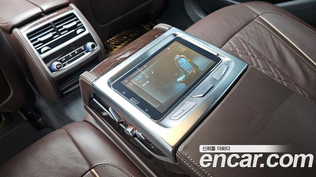 BMW 7-Series 2016 — photo 18