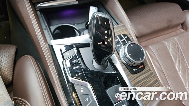 BMW 5-Series 2018 — photo 9