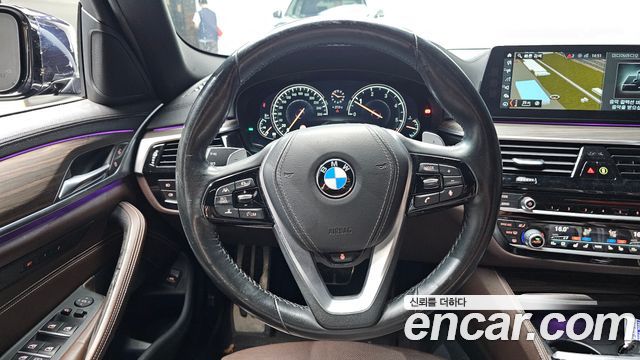 BMW 5-Series 2018 — photo 12