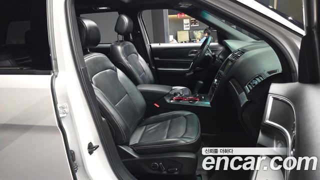 Ford Explorer 2017 — photo 11