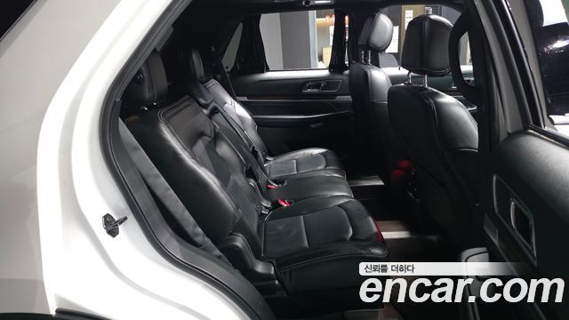 Ford Explorer 2017 — photo 12