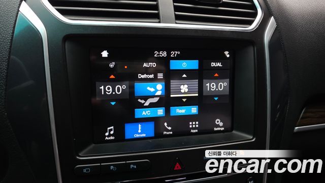 Ford Explorer 2017 — photo 17