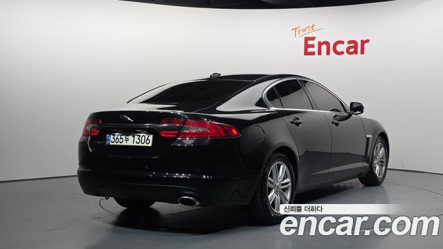 Jaguar XF 2012 — photo 2