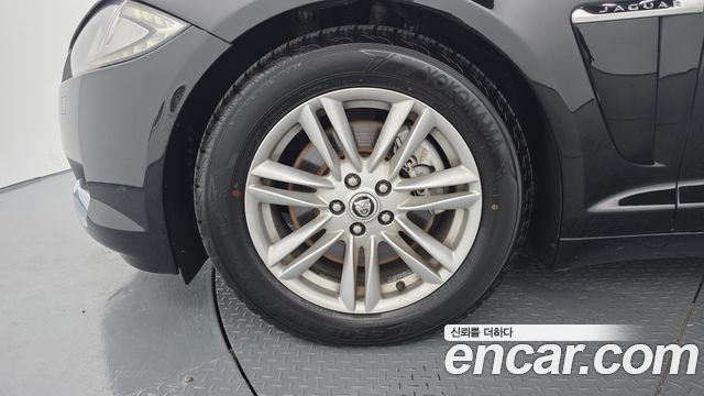 Jaguar XF 2012 — photo 5