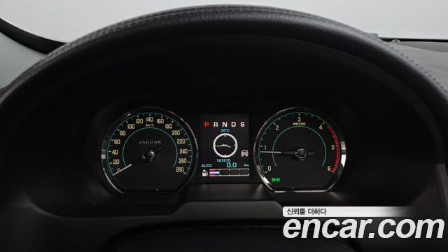 Jaguar XF 2012 — photo 8
