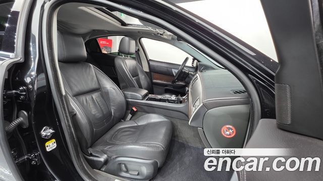 Jaguar XF 2012 — photo 10