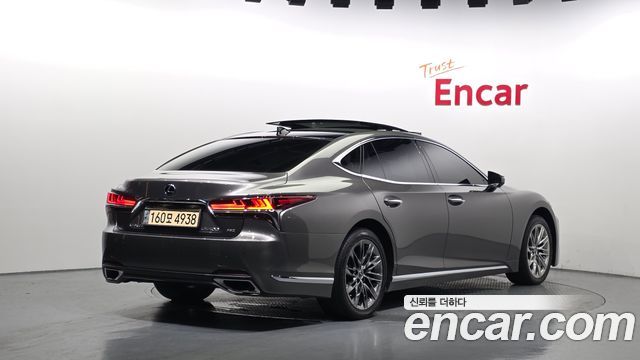 Lexus LS 2019 — photo 2