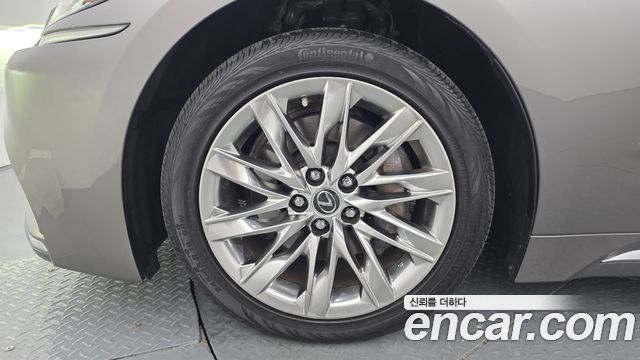 Lexus LS 2019 — photo 5