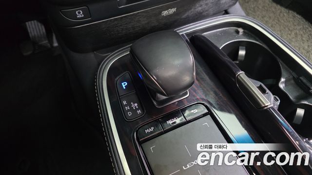 Lexus LS 2019 — photo 9