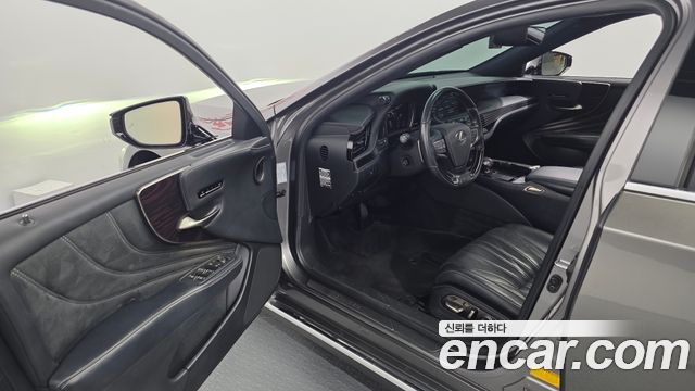Lexus LS 2019 — photo 10