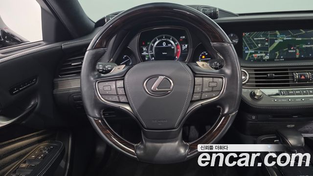 Lexus LS 2019 — photo 13