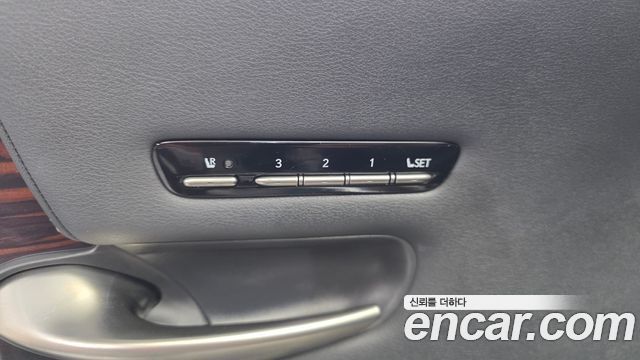 Lexus LS 2019 — photo 14