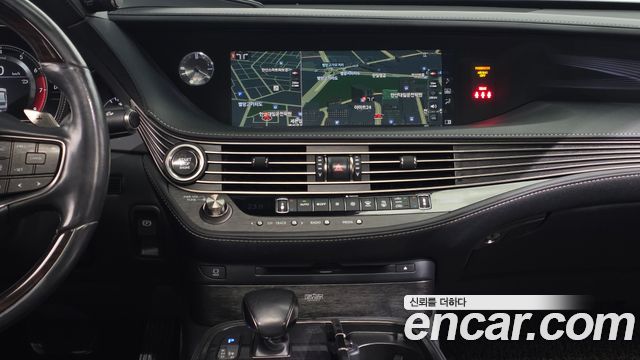 Lexus LS 2019 — photo 19