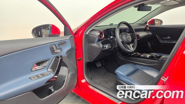 Mercedes-Benz A-Class 2019 — photo 13