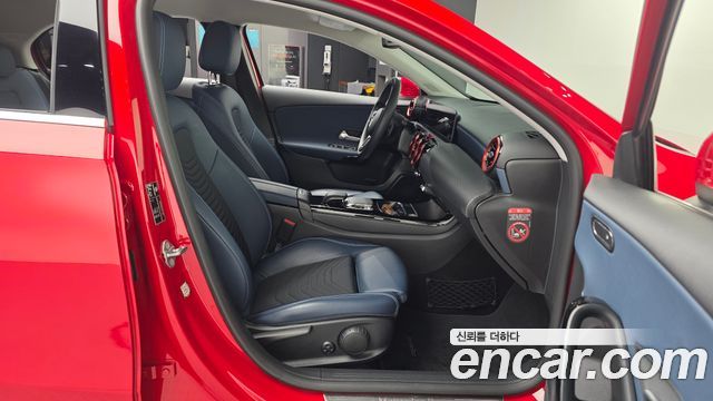 Mercedes-Benz A-Class 2019 — photo 17
