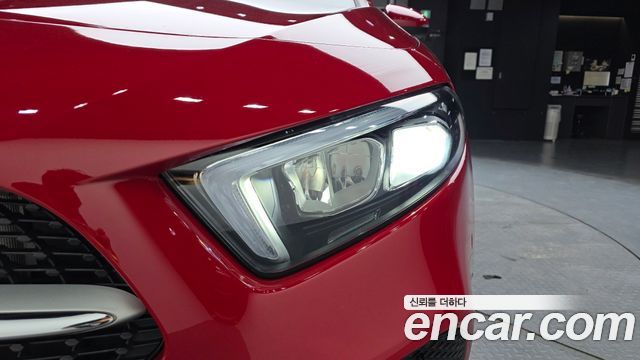 Mercedes-Benz A-Class 2019 — photo 8