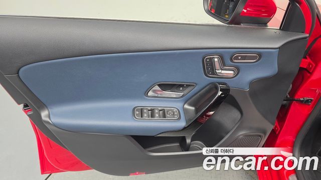 Mercedes-Benz A-Class 2019 — photo 14