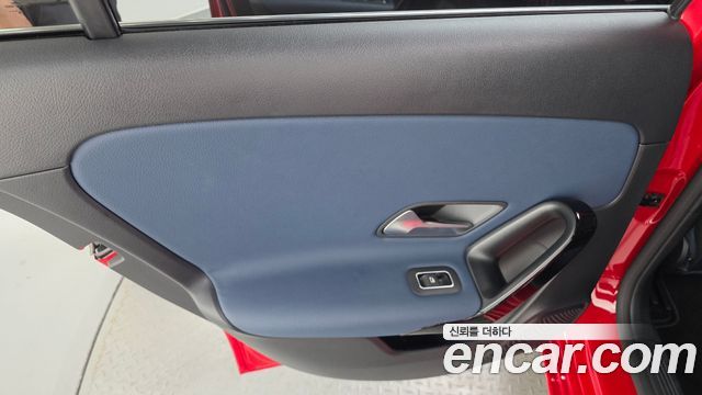 Mercedes-Benz A-Class 2019 — photo 15