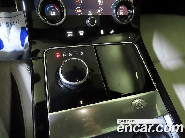 Land Rover Range Rover Velar 2018 — photo 12