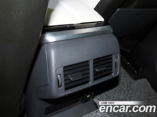 Land Rover Range Rover Velar 2018 — photo 15