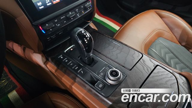 Maserati Quattroporte 2018 — photo 12