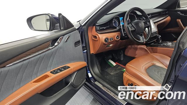 Maserati Quattroporte 2018 — photo 13