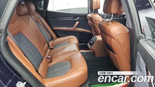 Maserati Quattroporte 2018 — photo 17
