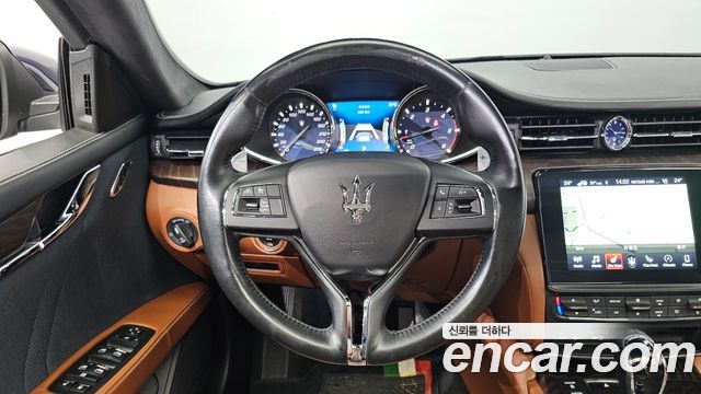 Maserati Quattroporte 2018 — photo 20