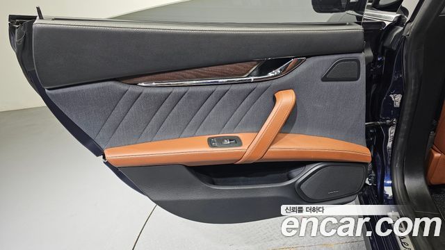 Maserati Quattroporte 2018 — photo 15