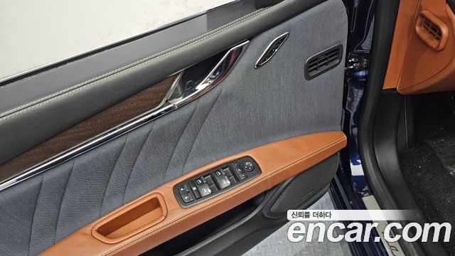 Maserati Quattroporte 2018 — photo 36