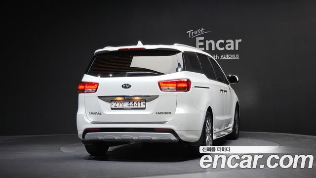 Kia Canival 2018 — photo 4