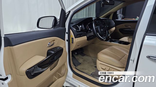 Kia Canival 2018 — photo 13