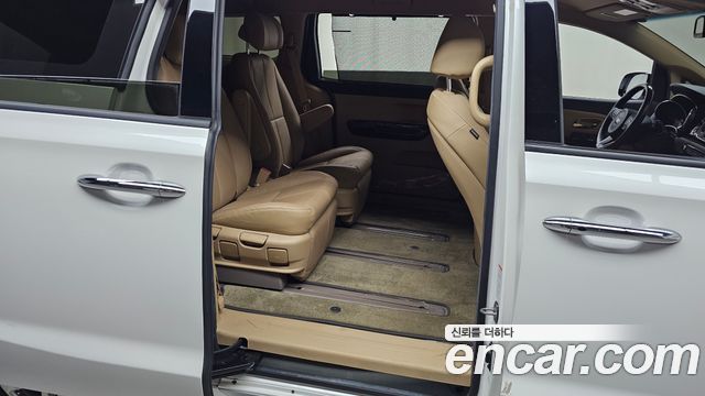 Kia Canival 2018 — photo 17