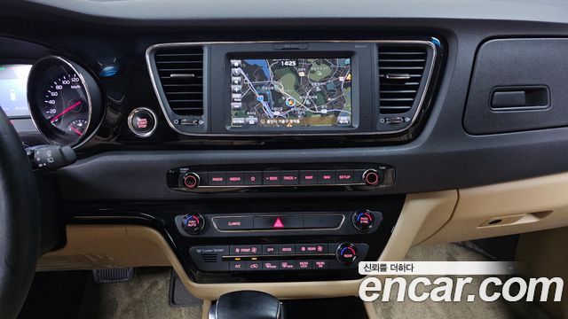 Kia Canival 2018 — photo 19