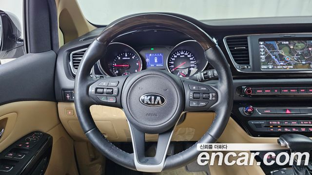 Kia Canival 2018 — photo 20