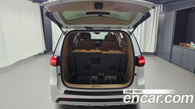 Kia Canival 2018 — photo 25
