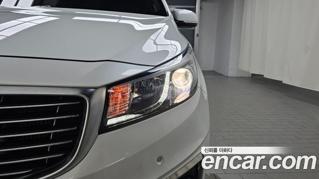 Kia Canival 2018 — photo 8