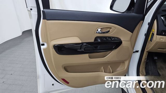 Kia Canival 2018 — photo 14