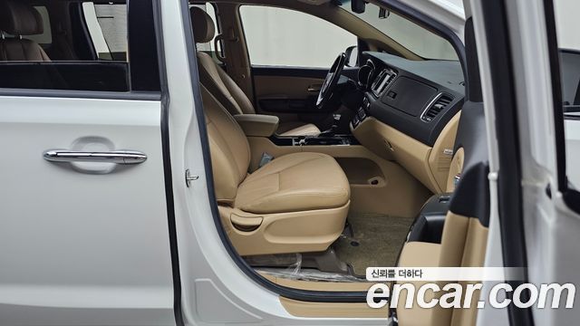 Kia Canival 2018 — photo 16
