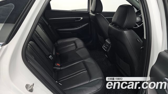 Hyundai Sonata 2022 — photo 17