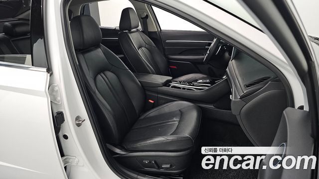 Hyundai Sonata 2022 — photo 16