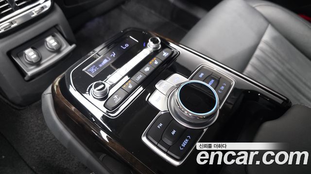 Genesis G90 2019 — photo 19