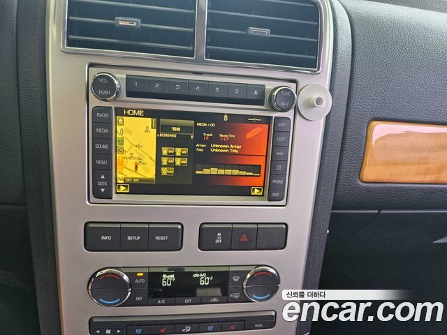 Lincoln MKX 2010 — photo 13