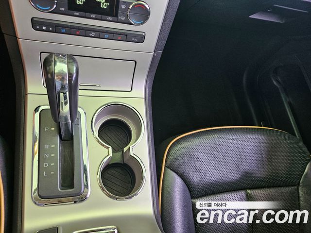 Lincoln MKX 2010 — photo 14