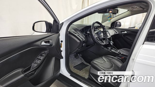 Ford Focus 2016 — photo 10