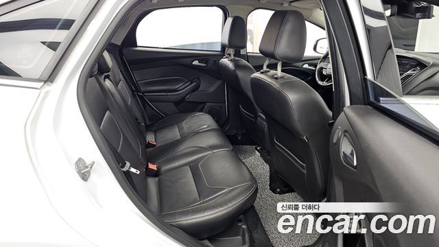 Ford Focus 2016 — photo 12