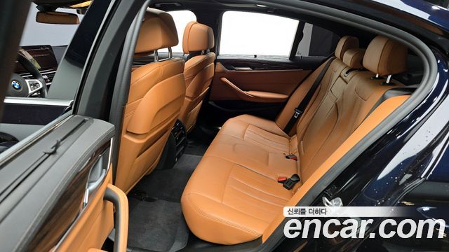 BMW 5-Series 2022 — photo 11