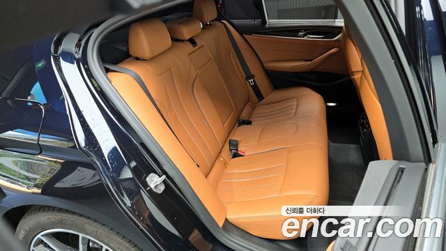 BMW 5-Series 2022 — photo 12