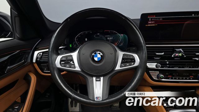 BMW 5-Series 2022 — photo 13